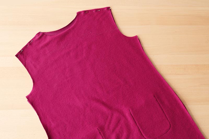 Jak ušít dámské šaty - ramenní švy (náramenice)