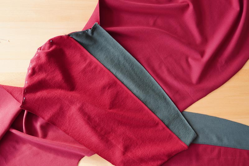 Jak ušít dámské šaty - jak všít rukávy do průramků