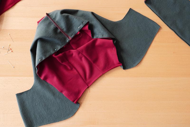 Jak ušít dámské šaty - kapuce