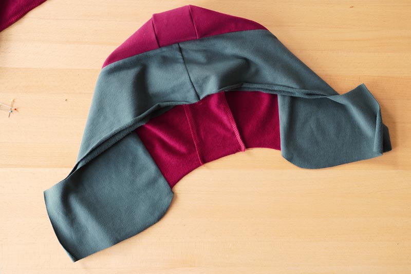 Jak ušít dámské šaty - kapuce