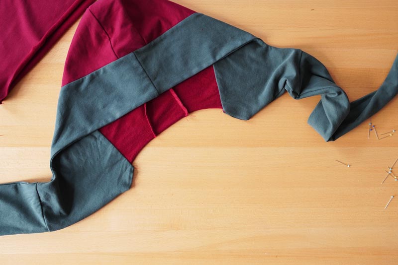 Jak ušít dámské šaty - vázanka (šála)