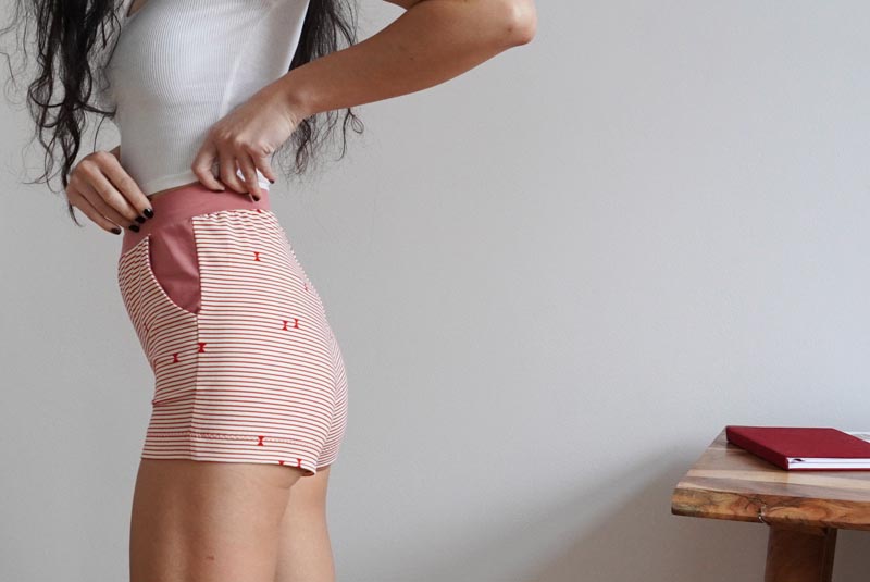 Střih na jednoduché dámské šortky se zavazováním na šňůrku