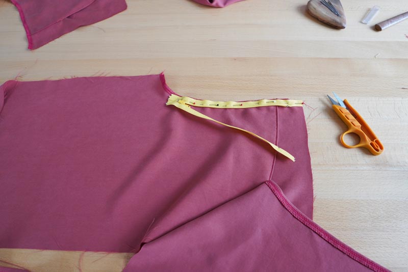 Jak ušít dámské volné kalhoty - rozparek na zip / poklopec