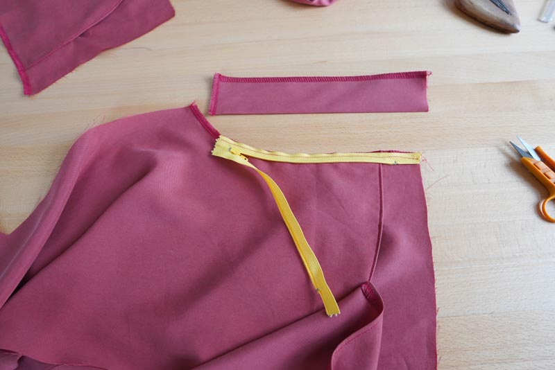 Jak ušít dámské volné kalhoty - rozparek na zip / poklopec