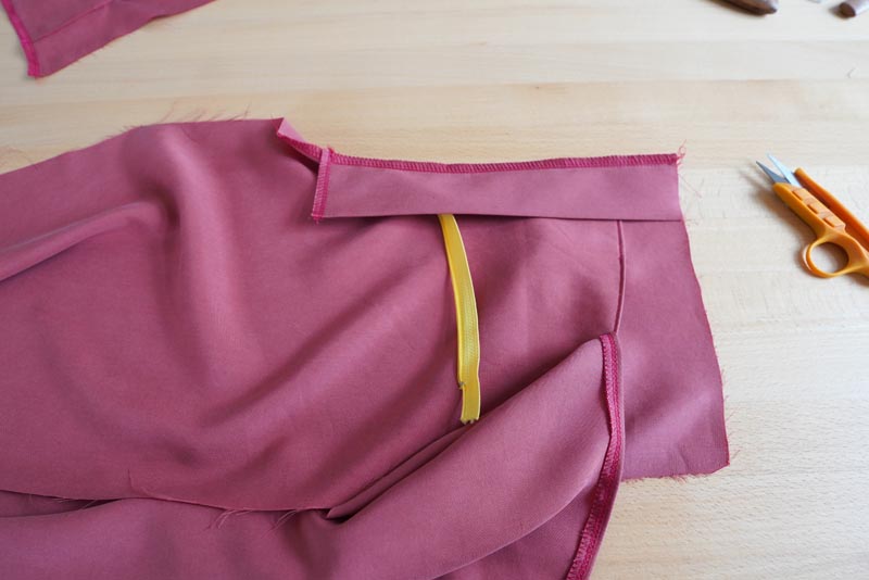 Jak ušít dámské volné kalhoty - rozparek na zip / poklopec