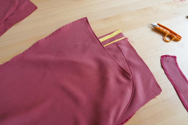 Jak ušít dámské volné kalhoty - rozparek na zip / poklopec