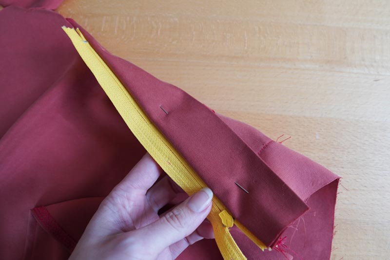 Jak ušít dámské volné kalhoty - rozparek na zip / poklopec