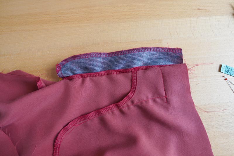 Jak ušít dámské volné kalhoty - rozparek na zip / poklopec