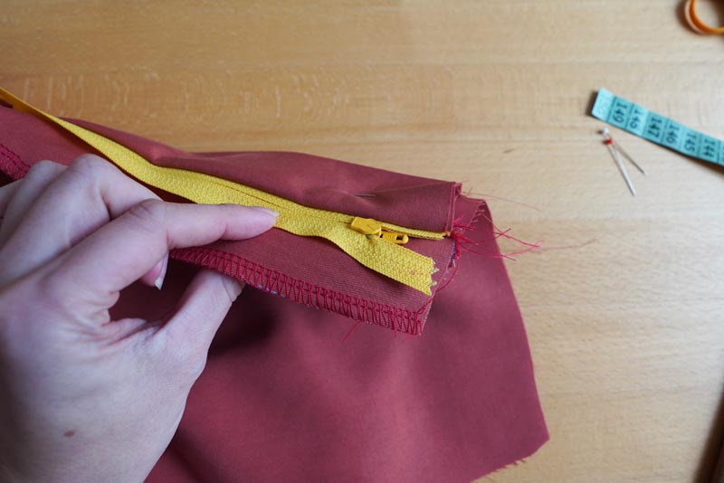 Jak ušít dámské volné kalhoty - rozparek na zip / poklopec