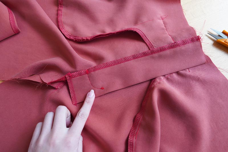 Jak ušít dámské volné kalhoty - rozparek na zip / poklopec