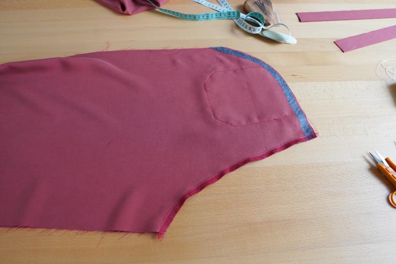 Jak ušít dámské volné kalhoty - zadní sedový šev