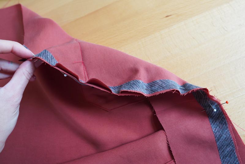 Jak ušít dámské volné kalhoty - zadní sedlo