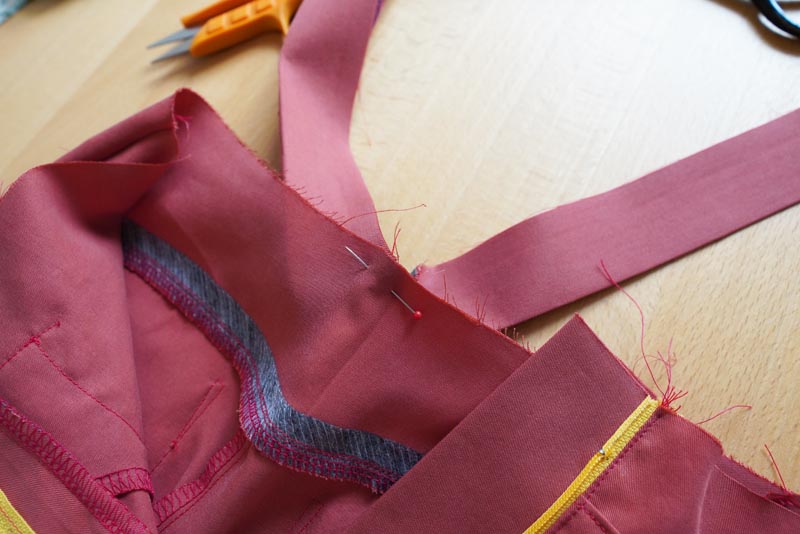 Jak ušít dámské volné kalhoty - pasový límec