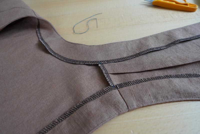 Střih na dámskou variabilní vestu - přichycení podsádek