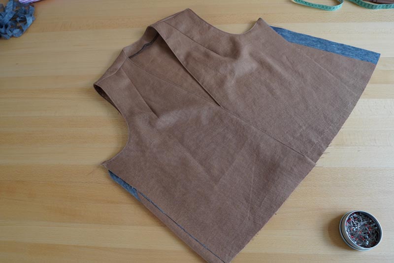 Střih na dámskou variabilní vestu - podsádka předního středu
