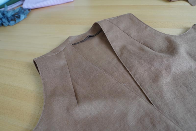 Střih na dámskou variabilní vestu - podsádka předního středu