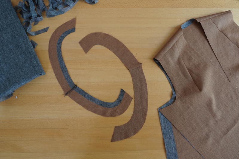 Střih na dámskou variabilní vestu - podsádky průramků