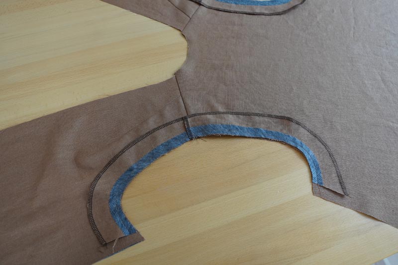 Střih na dámskou variabilní vestu - podsádky průramků