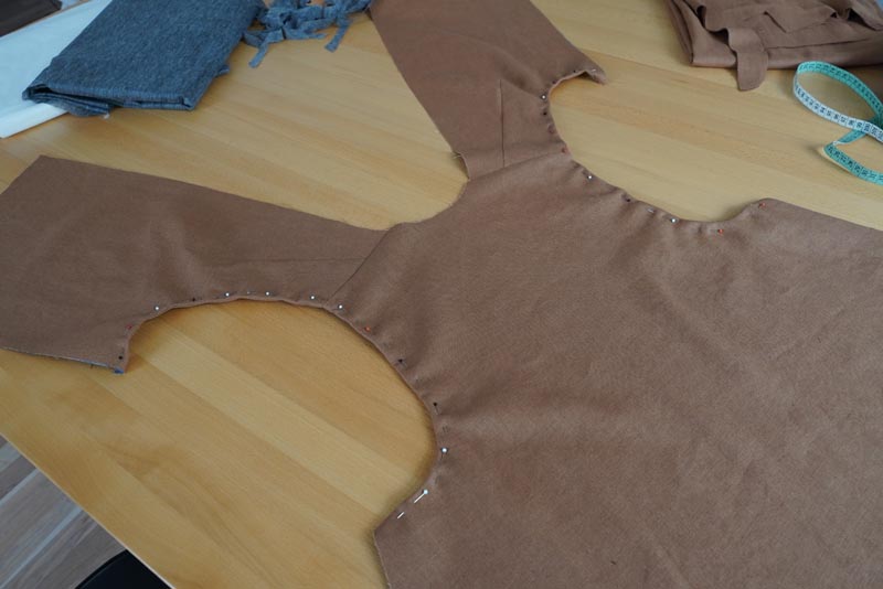 Střih na dámskou variabilní vestu - podsádky průramků