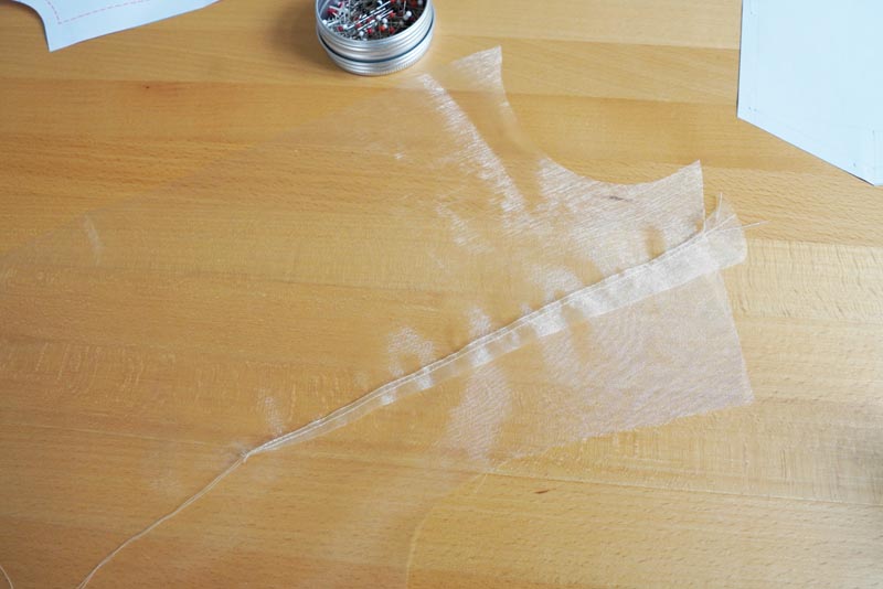 Střih na dámskou košili s klasickým límcem a krátkým rukávem + návod jak ušít košili - prsní záševky