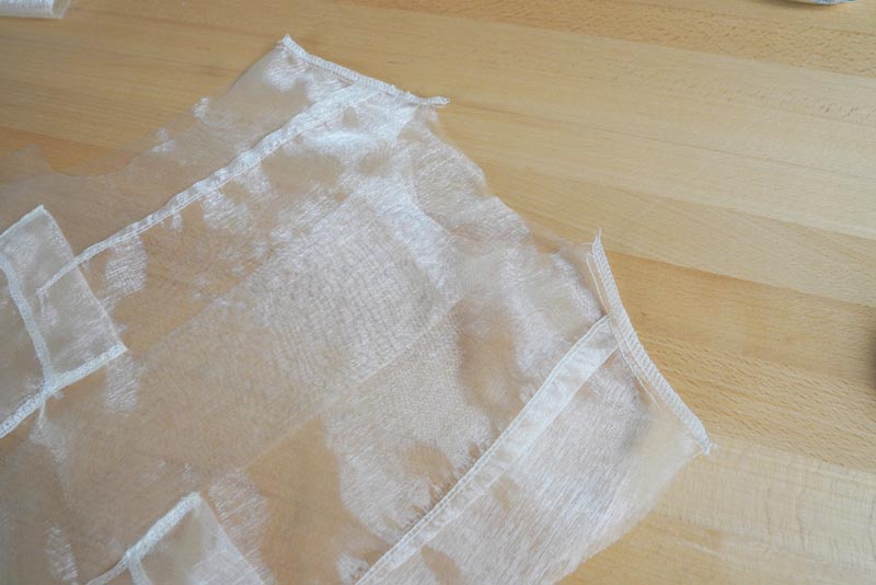 Střih na dámskou košili s klasickým límcem a krátkým rukávem + návod jak ušít košili - ramenní švy