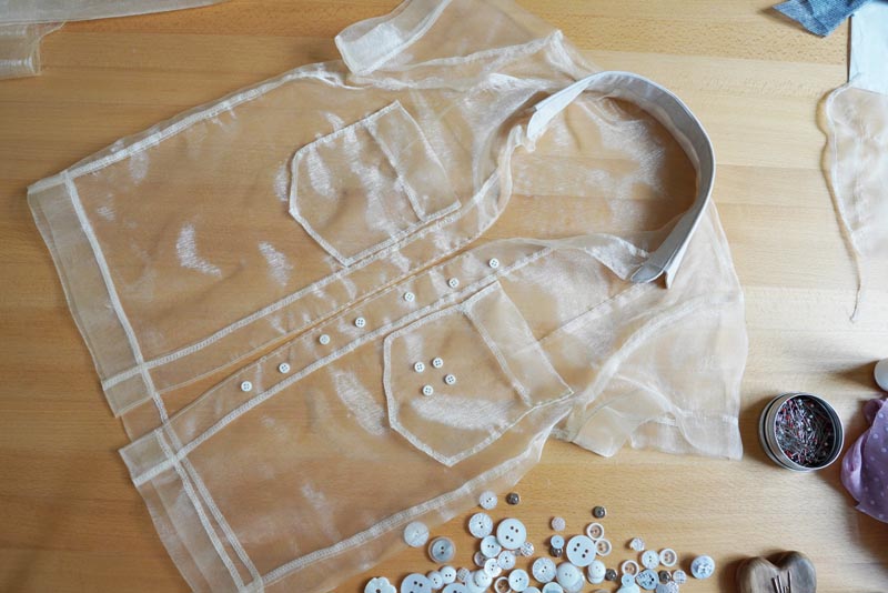 Střih na dámskou košili s klasickým límcem a krátkým rukávem + návod jak ušít košili - knoflíky a knoflíkové dírky