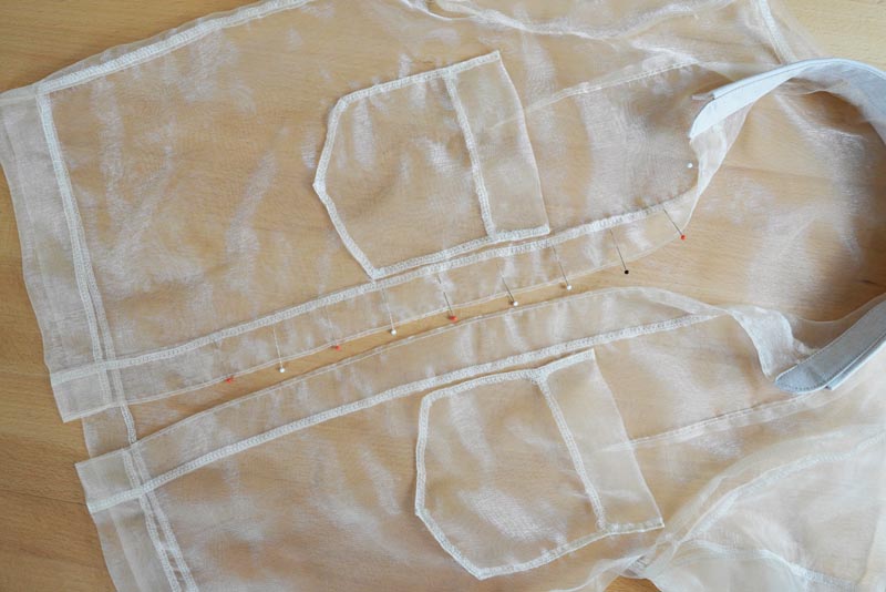 Střih na dámskou košili s klasickým límcem a krátkým rukávem + návod jak ušít košili - knoflíky a knoflíkové dírky