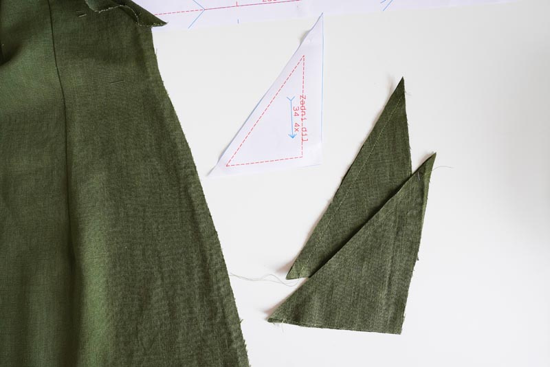 Střih a návod jak ušít dámské lněné šaty se špagetovými ramínky a odhalenými zády - zadní díly