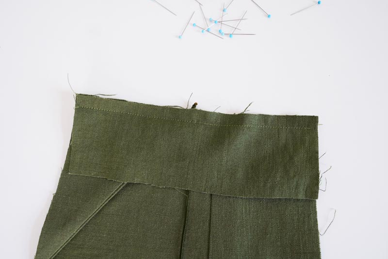 Střih a návod jak ušít dámské lněné šaty se špagetovými ramínky a odhalenými zády - druhá část pásku