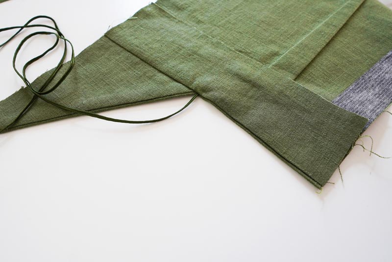 Střih a návod jak ušít dámské lněné šaty se špagetovými ramínky a odhalenými zády - kompletní zadní díly