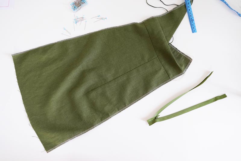Sewing pattern for women's linen dress with spaghetti straps and exposed back LINEN - assemnbling the back piece