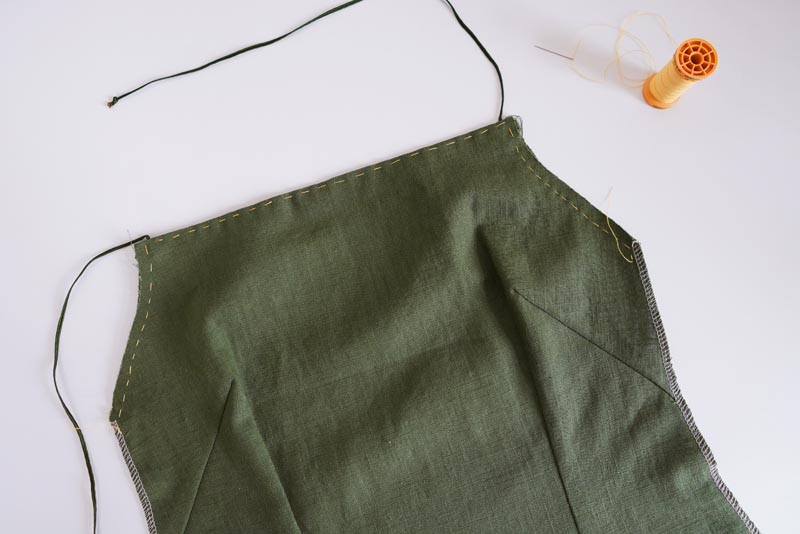 Střih a návod jak ušít dámské lněné šaty se špagetovými ramínky a odhalenými zády - příprava pro druhou zkoušku