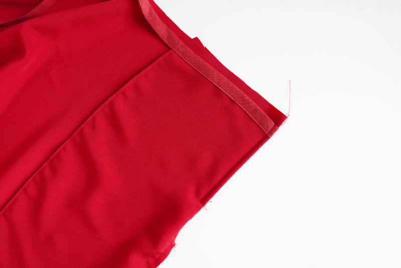 Střih a návod jak ušít dámskou maxi sukni s kapsami a pasem do gumy. Variabilní krycí díly je možné zavazovat a nosit na několik způsobů - střihová příprava - kapsy