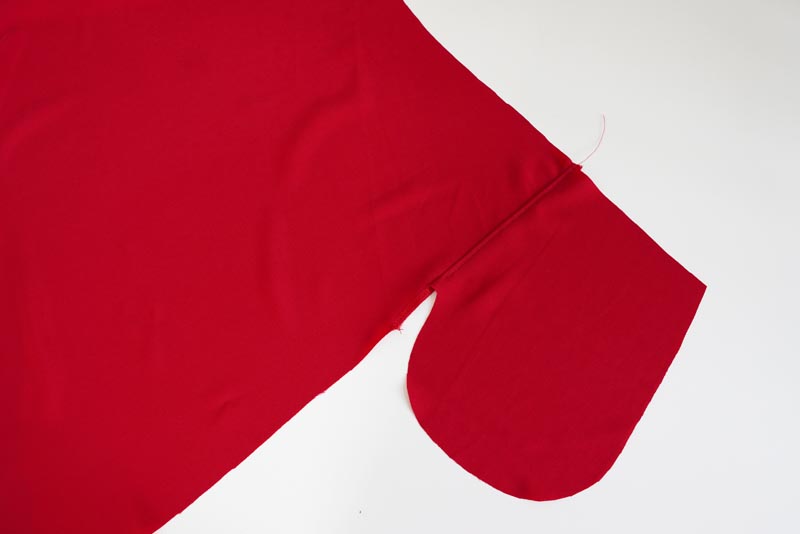 Střih a návod jak ušít dámskou maxi sukni s kapsami a pasem do gumy. Variabilní krycí díly je možné zavazovat a nosit na několik způsobů - střihová příprava - kapsy