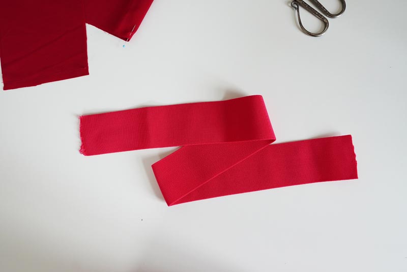 Střih a návod jak ušít dámskou maxi sukni s kapsami a pasem do gumy. Variabilní krycí díly je možné zavazovat a nosit na několik způsobů - střihová příprava - pásek