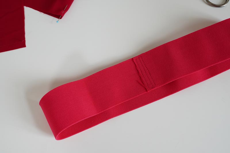 Střih a návod jak ušít dámskou maxi sukni s kapsami a pasem do gumy. Variabilní krycí díly je možné zavazovat a nosit na několik způsobů - střihová příprava - pásek