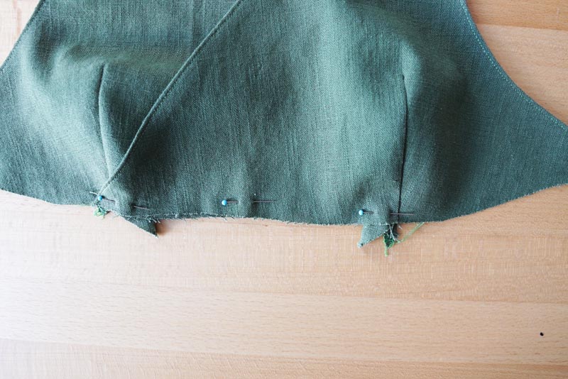 Návod jak ušít dámskou podprsenku - překřížení přes prsa