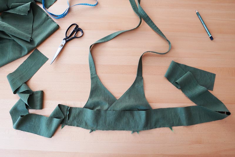 Návod jak ušít dámskou podprsenku - spodní lem