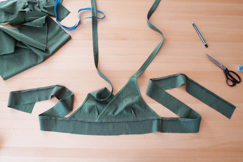 Návod jak ušít dámskou podprsenku - spodní lem