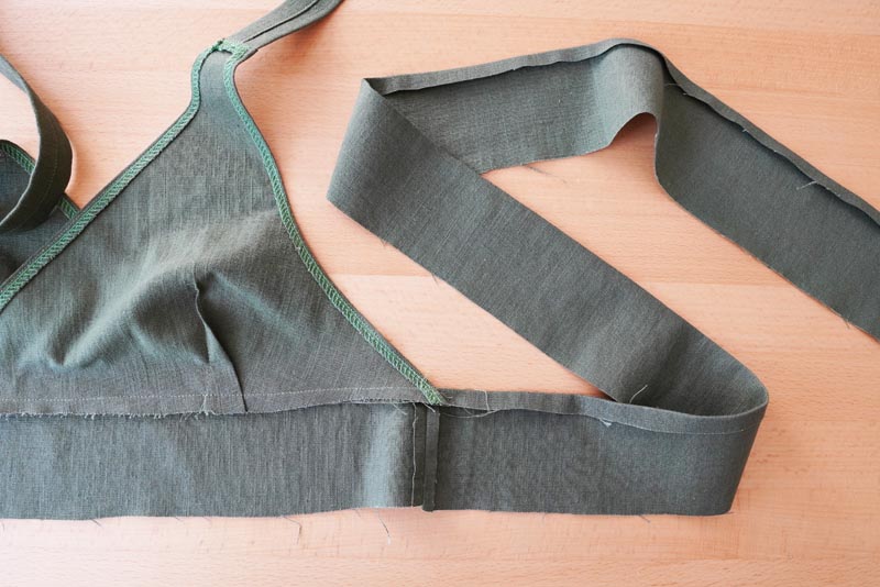 Návod jak ušít dámskou podprsenku - spodní lem