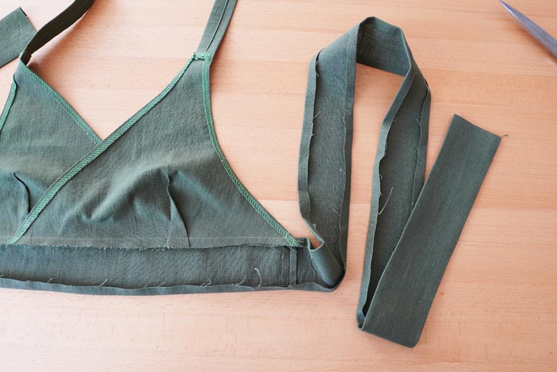Návod jak ušít dámskou podprsenku - spodní lem