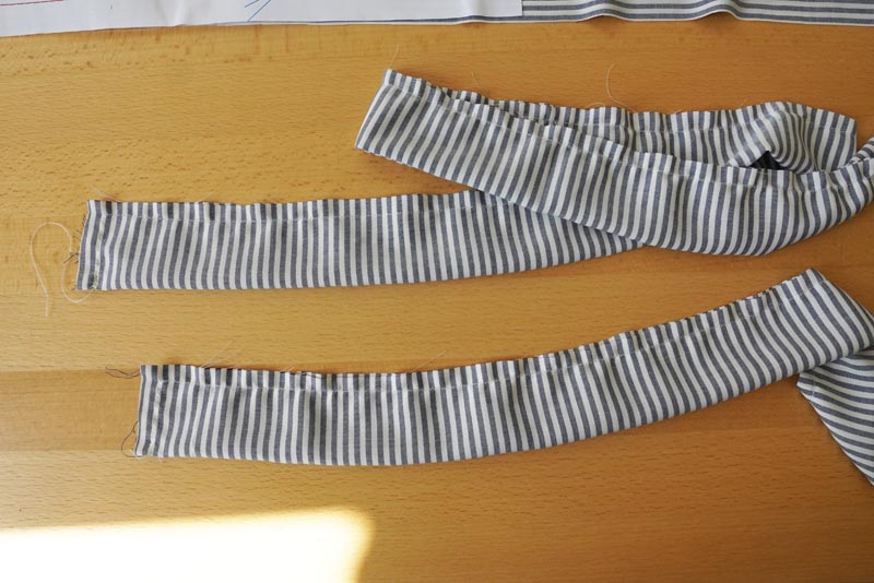 Střih a návod jak ušít dámské dlouhé šaty s rozparkem a širokými ramínky - ramínka