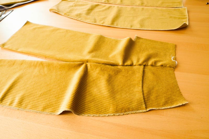 Jak ušít manšestrovou sukni (kompletace předních dílů sukně)