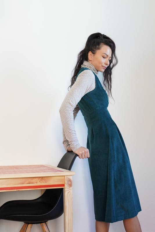 Podrobný návod jak ušít dámské manšestrové šaty (+ střih ve velikostech 32–60)