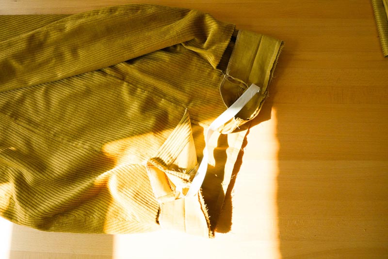 Jak ušít dámskou manšestrovou sukni (všití pásku do sukně)