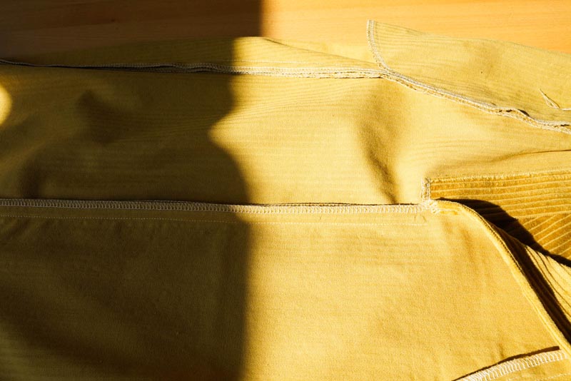 Jak ušít manšestrovou sukni (šití zapínání na knoflíky)