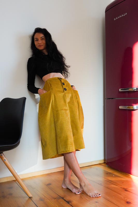 Střih a návod jak ušít dámskou manšestrovou sukni s kapsami