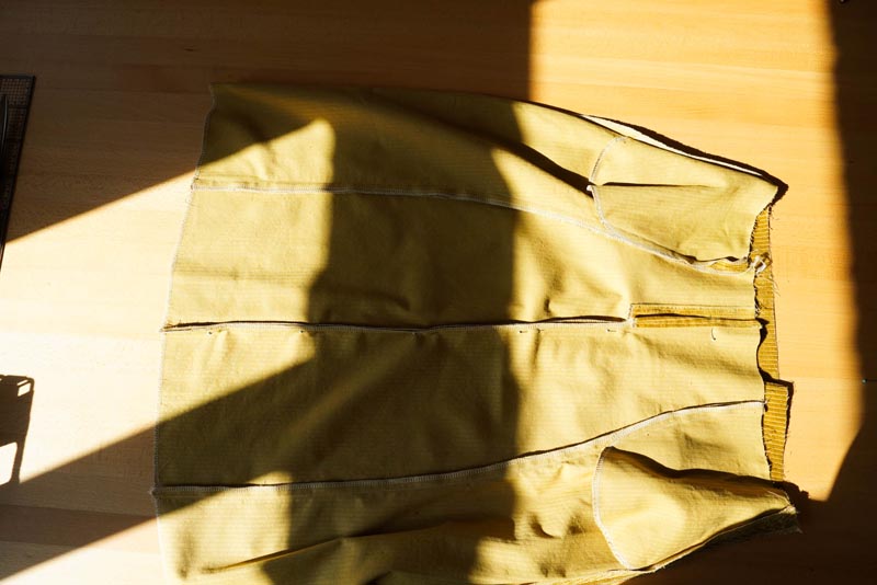 Jak ušít manšestrovou sukni (šití zapínání na knoflíky)