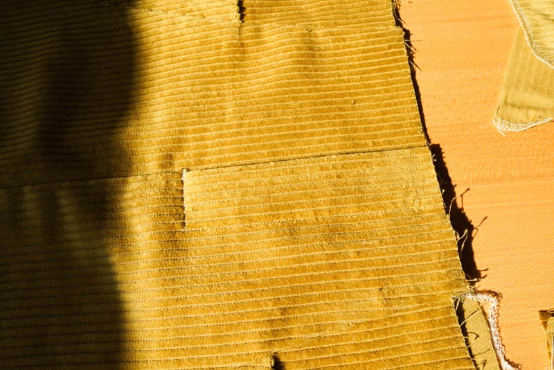 Jak ušít manšestrovou sukni (šití zapínání na knoflíky)