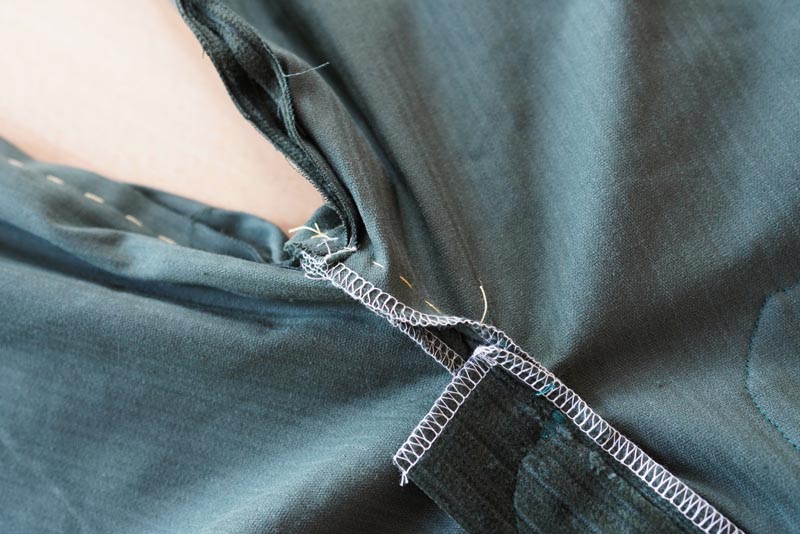 Střih a návod na šití dámských manšestrových kalhot - krokové a boční švy, sedový šev